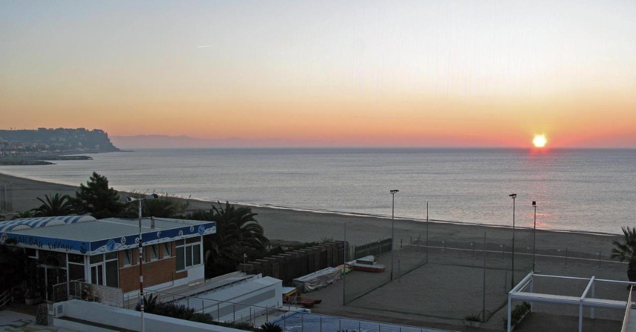 House By The Sea Apartment Albissola Marina Luaran gambar